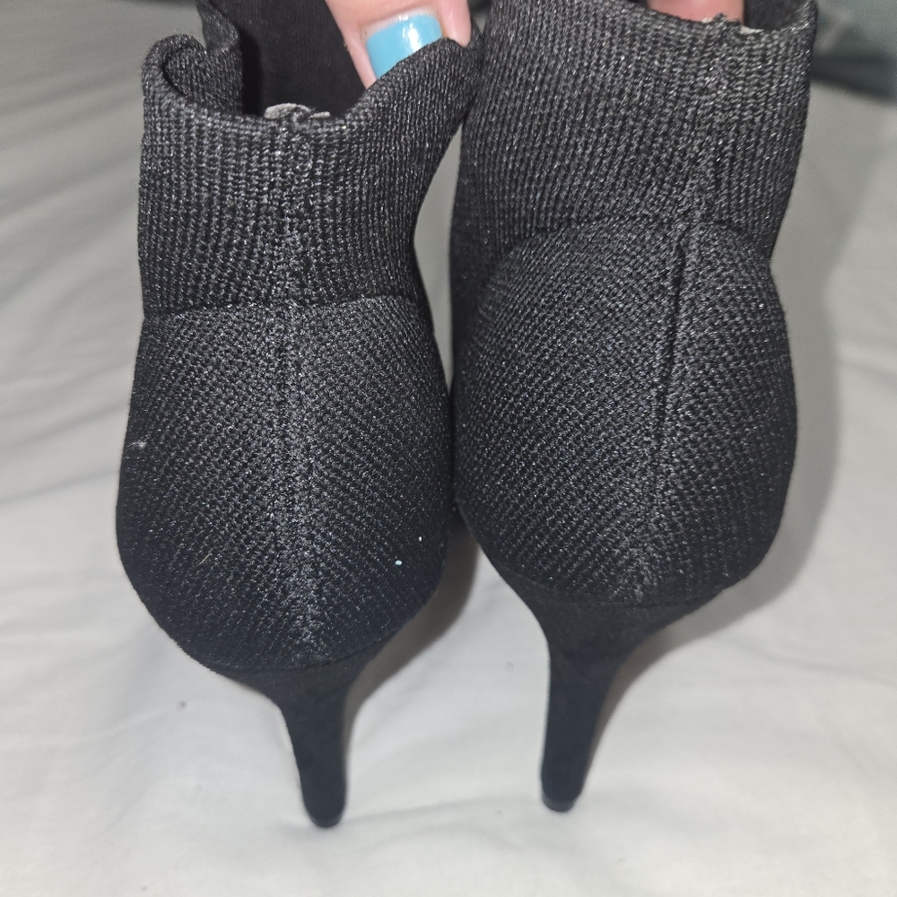 Black Ankle Boots with Sleek Design - Picture 4 of 4
